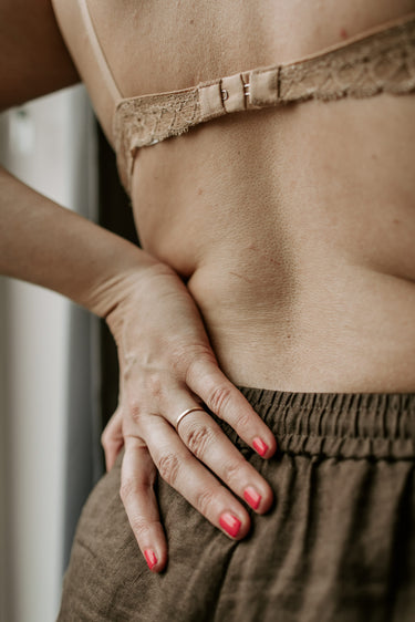Hold i ryggen: Effektive trin til lindring af smerte og ubehag
